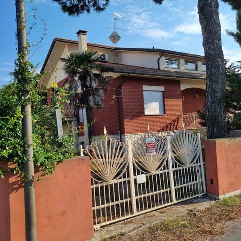 Villa in residenziale in Via Puglie