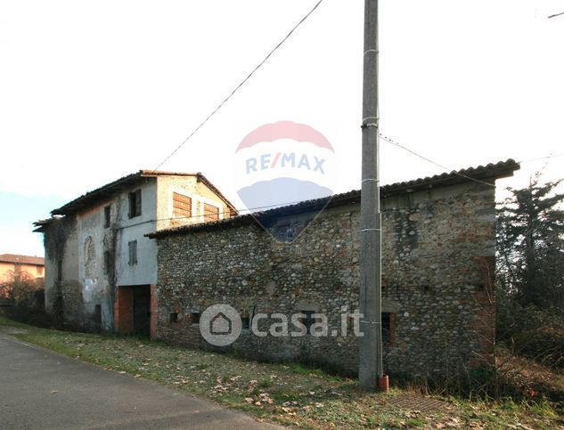 Rustico/casale in residenziale in Via Monte Grappa 69