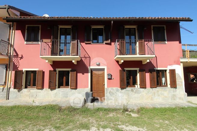 Casa bi/trifamiliare in residenziale in Località Re 38