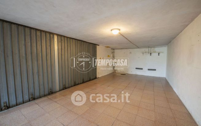Capannone in commerciale in Via San Giovanni Bosco
