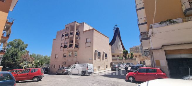 Box/posto auto in residenziale in Largo Hilton 27