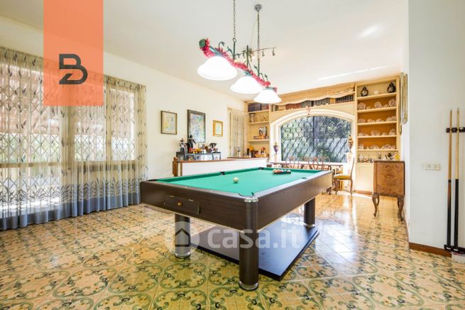 Villa in residenziale in Viale Quartara 3 a