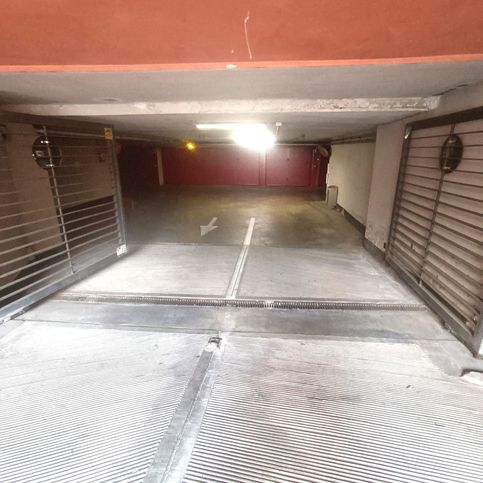 Garage/posto auto in residenziale in Via Oslavia