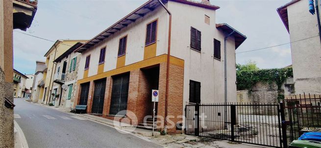 Casa indipendente in residenziale in 