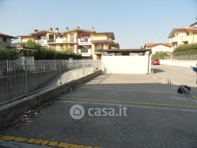 Garage/posto auto in residenziale in Via Italia 5