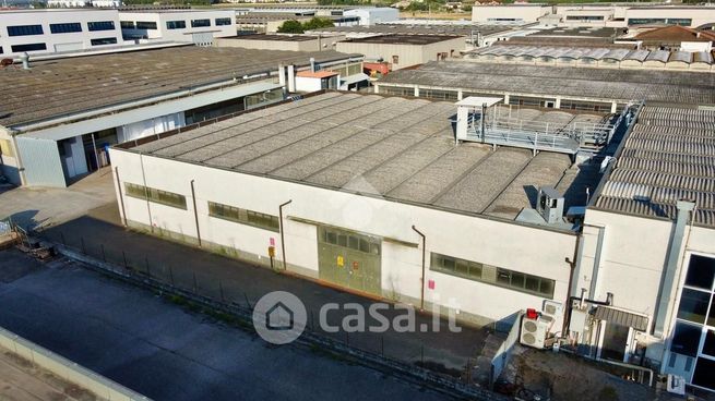 Capannone in commerciale in Via Friuli 1