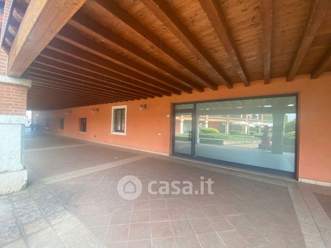 Ufficio in commerciale in Via del Boscone