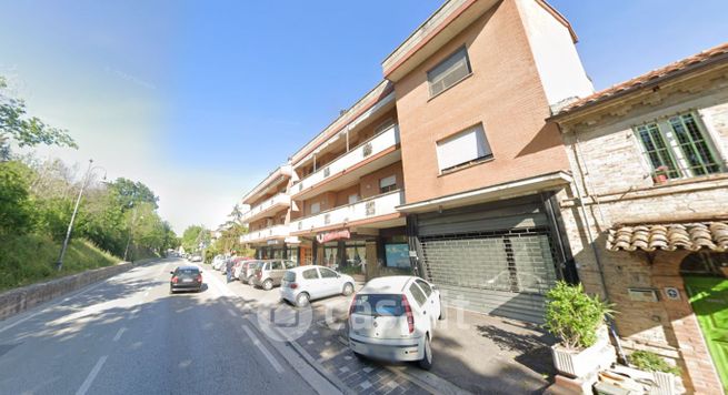 Negozio/locale commerciale in commerciale in Via Celeste 15
