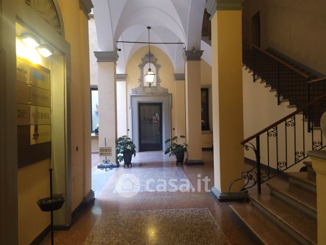 Ufficio in commerciale in Via d'Azeglio 19