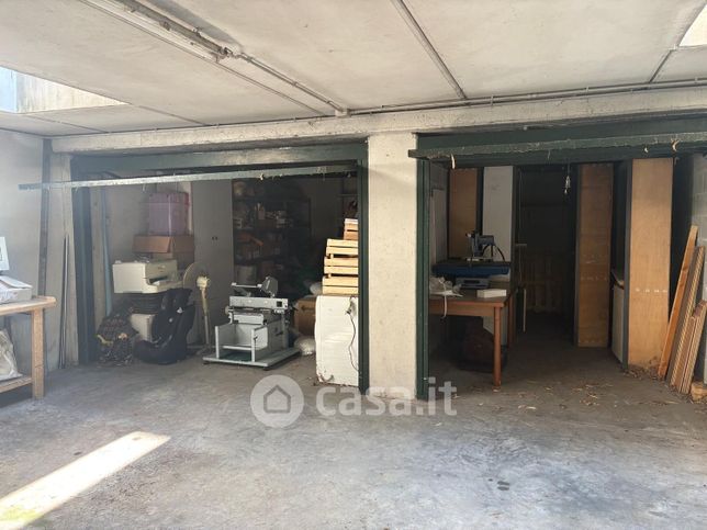 Box/posto auto in residenziale in Piazza Sandro Pertini