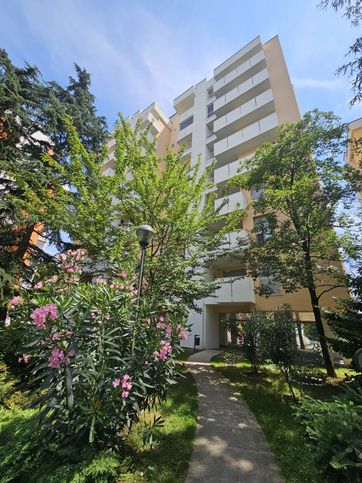 Appartamento in residenziale in Via Sporting Mirasole