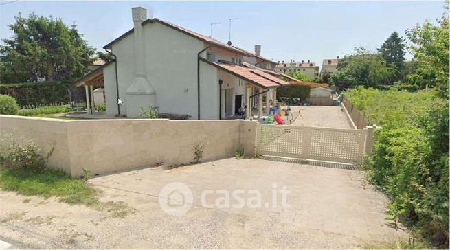 Casa bi/trifamiliare in residenziale in Via Vice Brigadiere Cristiano Scantamburlo 6