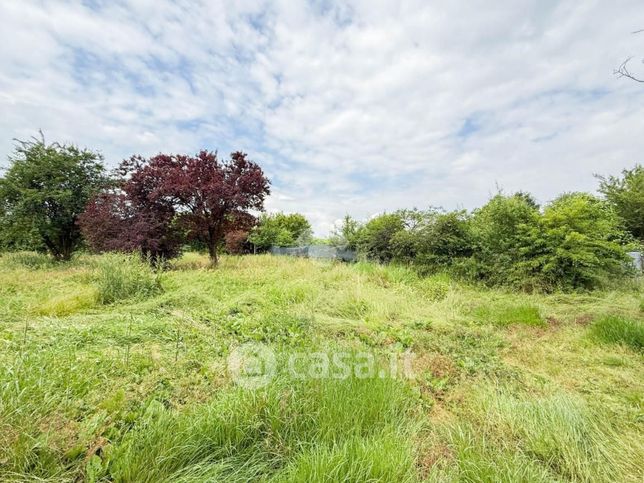 Terreno agricolo in commerciale in Via Giovanni Pascoli