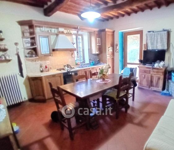 Casa indipendente in residenziale in 