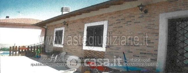 Villetta a schiera in residenziale in Via San Cesareo 42