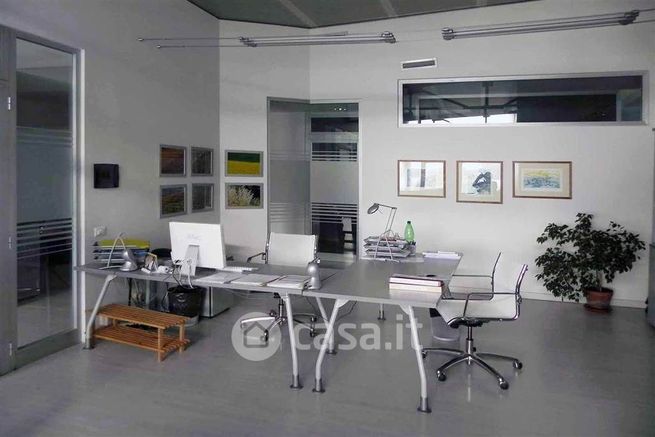 Ufficio in commerciale in 