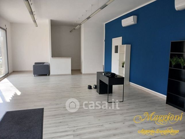 Ufficio in commerciale in Via Basse