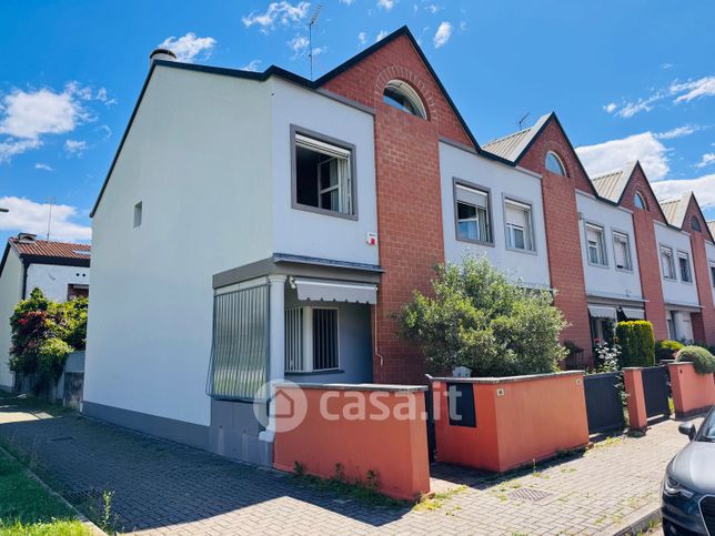 Villetta a schiera in residenziale in Via Latina