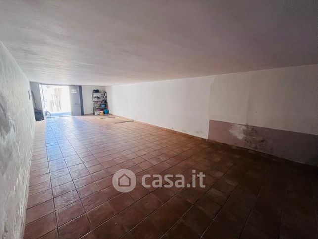 Box/posto auto in residenziale in Via Asti