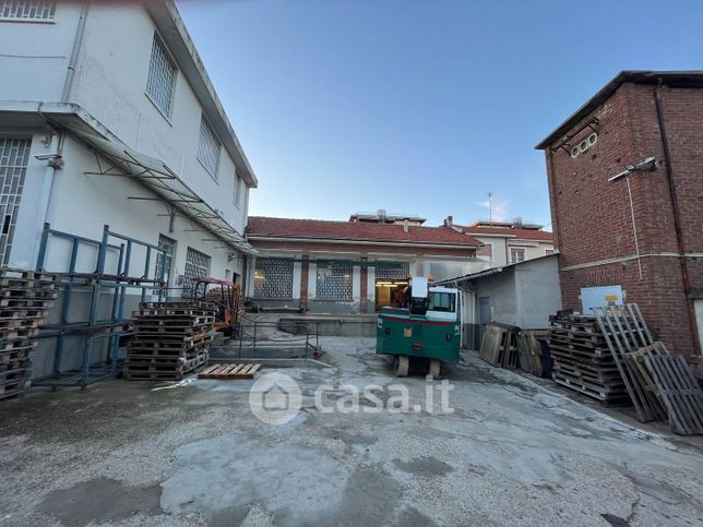 Capannone in commerciale in Via C. Zalli 5