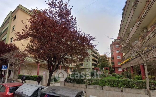 Appartamento in residenziale in Via Edoardo Jenner 47