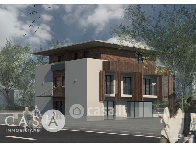 Casa bi/trifamiliare in residenziale in 