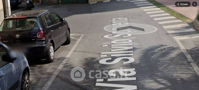 Box/posto auto in residenziale in Via Silvio Spaventa 7