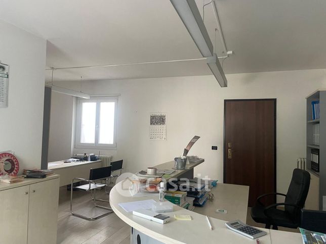 Ufficio in commerciale in Via Forestale
