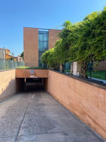 Box/posto auto in residenziale in Traversa Jacopo Barozzi