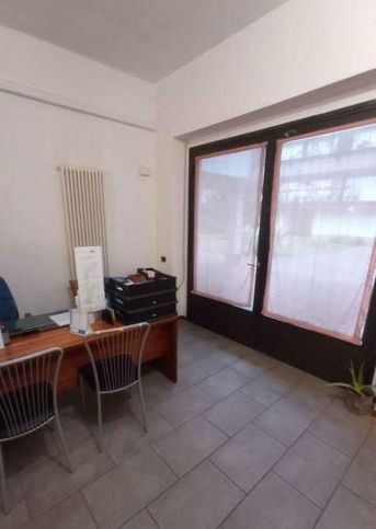 Ufficio in commerciale in Via Vincenzo Bellini 13
