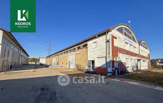 Capannone in commerciale in Via Asiago 212