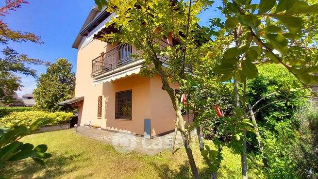 Casa indipendente in residenziale in 