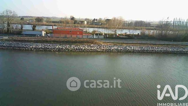 Attivitã /licenza (con o senza mura) in commerciale in Via Brondolo