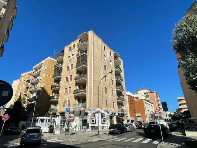 Box/posto auto in residenziale in Via M. Renato Imbriani 56