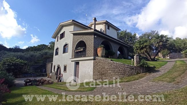 Villa in residenziale in Strada della Caprola