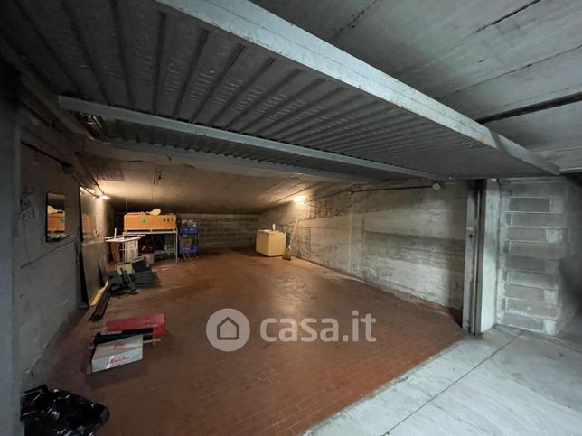 Garage/posto auto in residenziale in Viale Luigi Majno 12