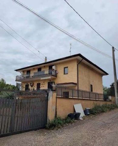 Appartamento in residenziale in Via Azzalora 9