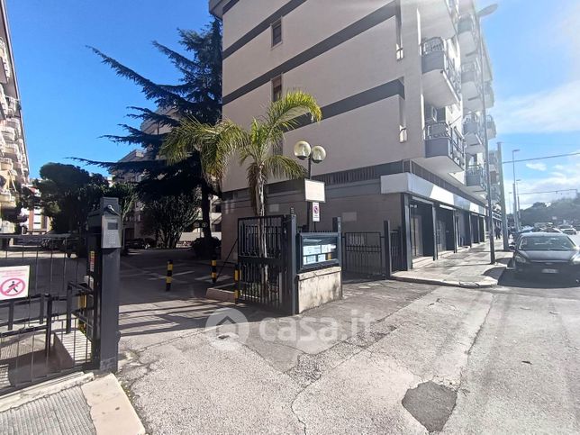 Ufficio in commerciale in Via della Resistenza 48