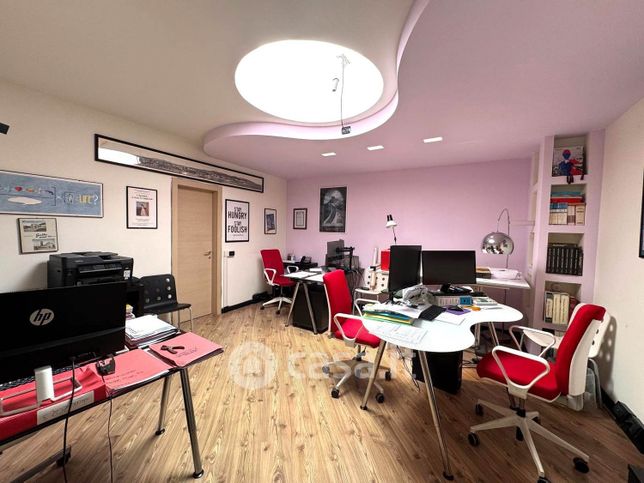 Ufficio in commerciale in 