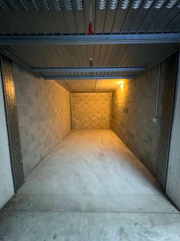 Box/posto auto in residenziale in Viale Italia 81