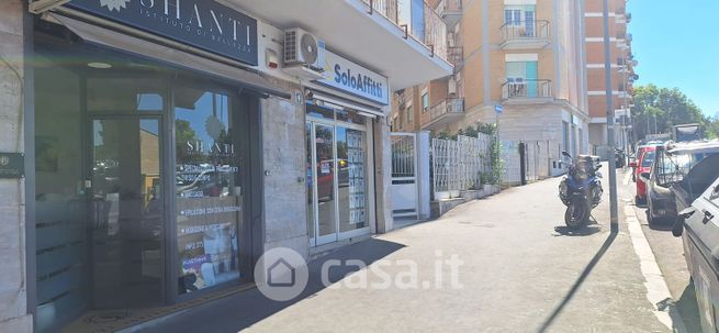 Negozio/locale commerciale in commerciale in Via Galla Placidia 13