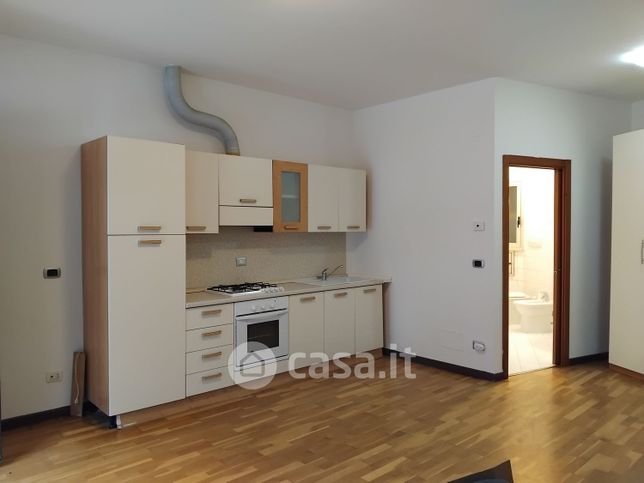 Appartamento in residenziale in Via Cincinelli 29