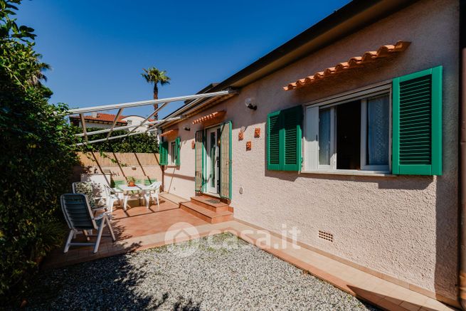 Casa bi/trifamiliare in residenziale in Via Agnelli 20