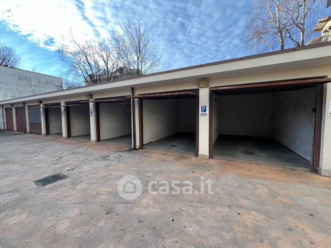 Garage/posto auto in residenziale in Via Generale Cascino 18