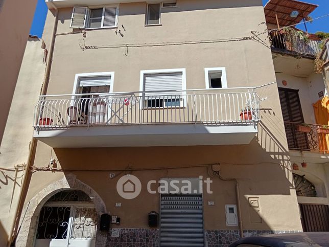 Casa indipendente in residenziale in Via Campanile 67