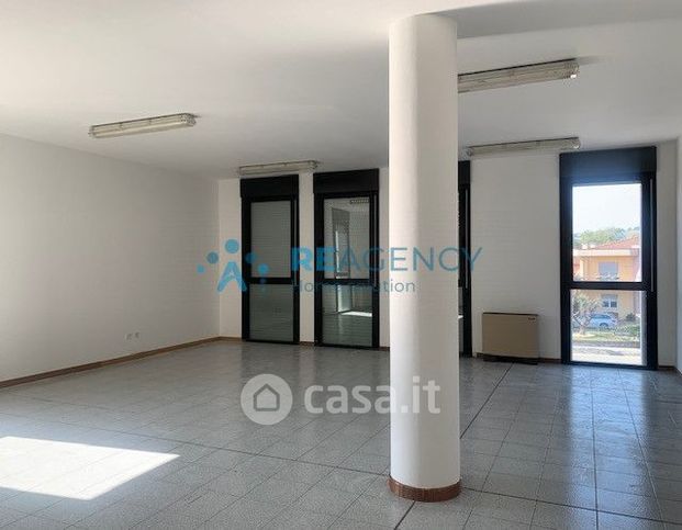 Ufficio in commerciale in 