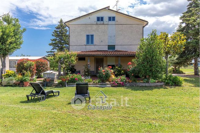 Casa indipendente in residenziale in 