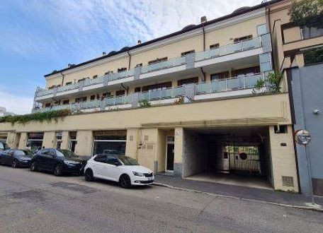 Box/posto auto in residenziale in Via Giuseppe Candiani 7