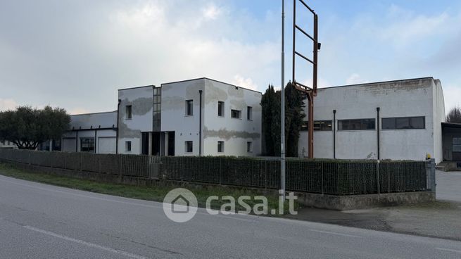 Capannone in commerciale in Via Cavamento