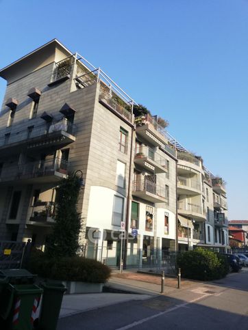Ufficio in commerciale in Via Malfassi